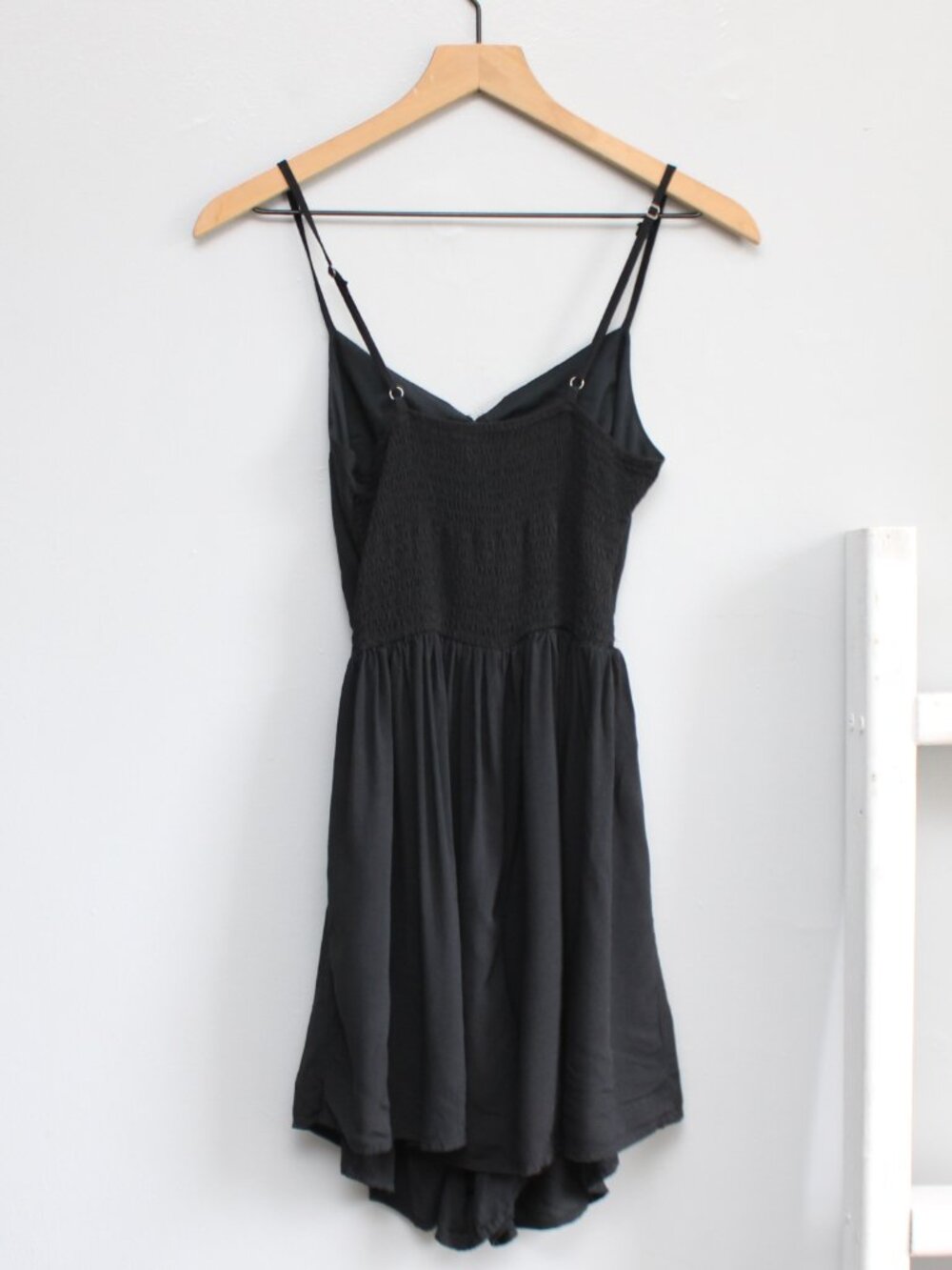 Hollister Black Front Cut-Out Ruched Bodice Sleeveless Shorts Romper Size Small - Picture 3 of 6
